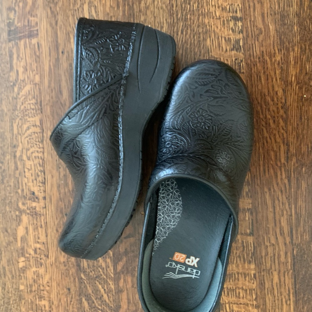 PRICE DROP Dansko XP 2.0 Women's Black Floral Tooled Slip-on Clog Size 36 (US 6)